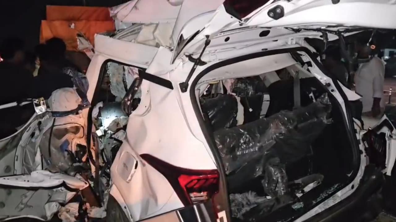 8 Killed As Car Rams Into Parked Lorry In Kerala's Thrissur