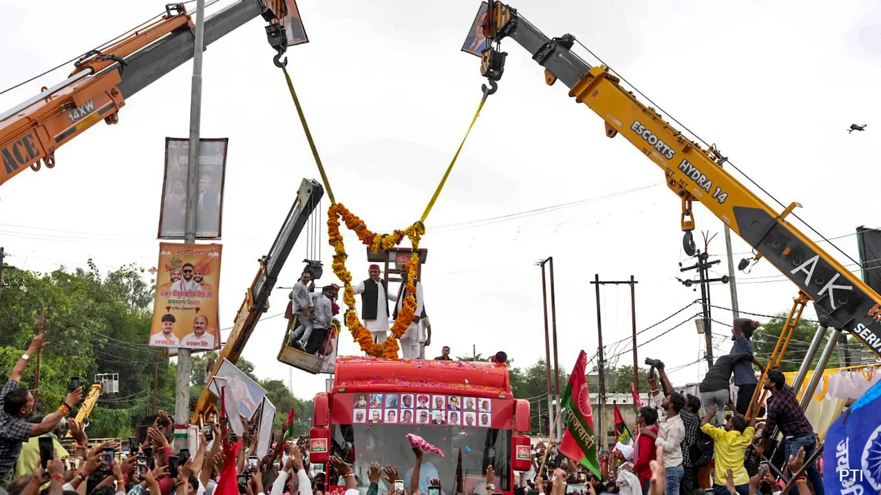 Akhilesh Yadav Begins Samajwadi Party's UP Poll Campaign From Rahul Gandhi's Seat, BJP Reacts
