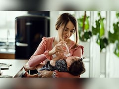 छोटे बच्चों को बोतल से दूध पिलाने का सही तरीका क्या है? Parenting Expert ने बताया कभी नहीं करनी चाहिए ये 4 गलतियां