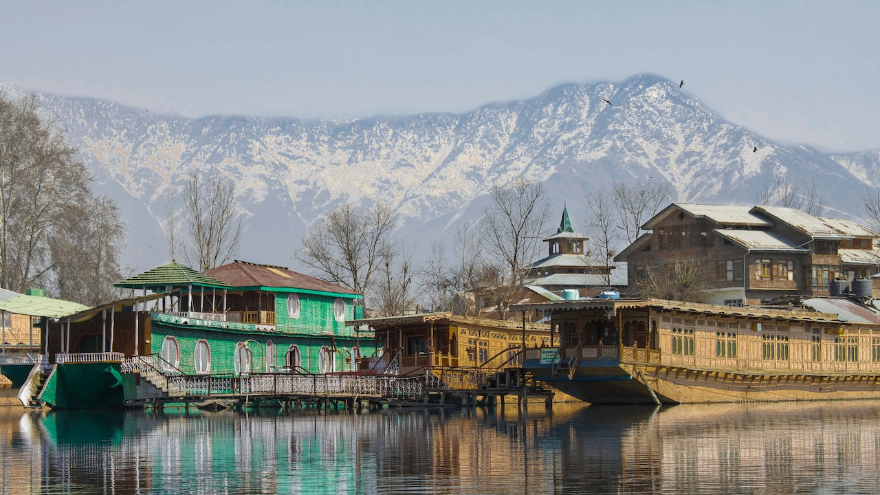 From Shikara Rides To Mountain Views: Why Couples Love Srinagar