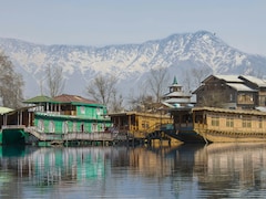 From Shikara Rides To Mountain Views: Why Couples Love Srinagar
