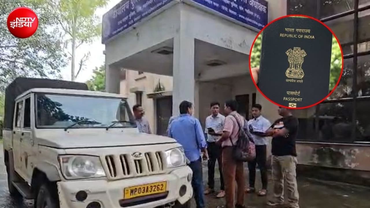 ग्वालियर में बांग्लादेशी घुसपैठियों ने एक ही पते पर बनवाए 20 पासपोर्ट, बौद्ध अनुयायी बनकर घूम आए कई देश