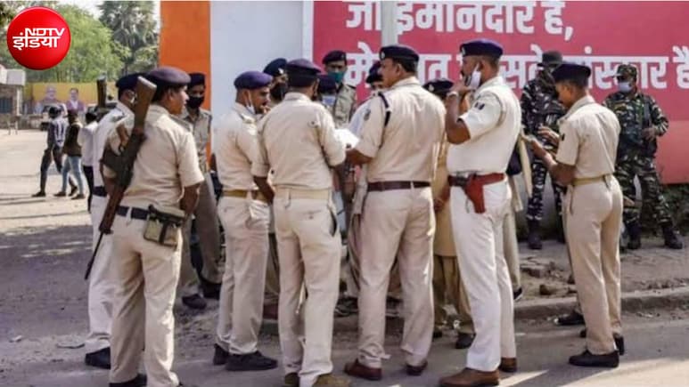 मुजफ्फरनगर में बीच सड़क दो सपा नेताओं में जमकर चले लात-घूंसे, सोशल मीडिया पोस्ट को लेकर हुआ विवाद&nbsp;