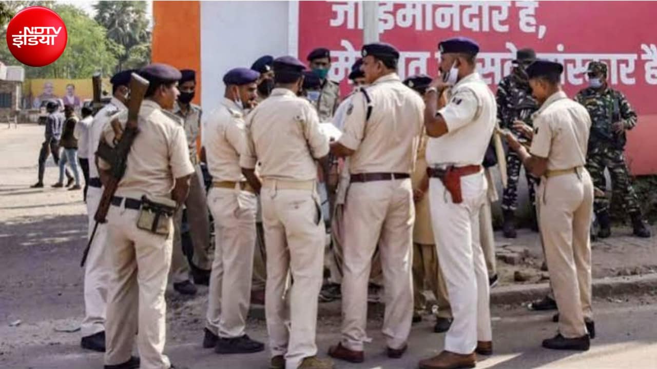 मुजफ्फरनगर में बीच सड़क दो सपा नेताओं में जमकर चले लात-घूंसे, सोशल मीडिया पोस्ट को लेकर हुआ विवाद