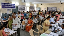 Delhi SIR: सीएम रेखा गुप्ता और &nbsp;केजरीवाल समेत 31.63 लाख मतदाताओं को नोटिस; जानें कैसे दें जवाब
