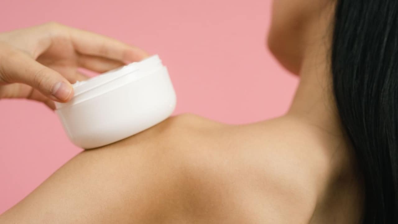 सिर्फ स्किनकेयर नहीं, बॉडी केयर भी है जरूरी, सोने से पहले करें ये Body Care, मिलेगी सुकून भरी नींद