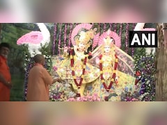 LIVE: देशभर में आज श्रीकृष्ण जन्माष्टमी की धूम, मथुरा पहुंचे सीएम योगी, जन्मभूमि मंदिर में की पूजा
