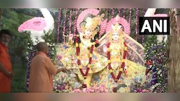 LIVE: देशभर में आज श्रीकृष्ण जन्माष्टमी की धूम, मथुरा पहुंचे सीएम योगी, जन्मभूमि मंदिर में की पूजा