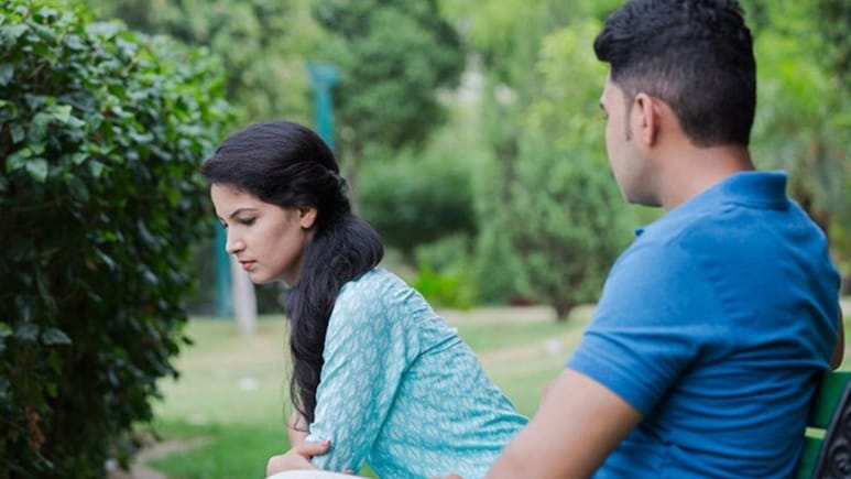पति-पत्नी के रिश्ते में जहर घोल सकते हैं ये 5 मजाक, भूलकर भी न करें ऐसी बातें