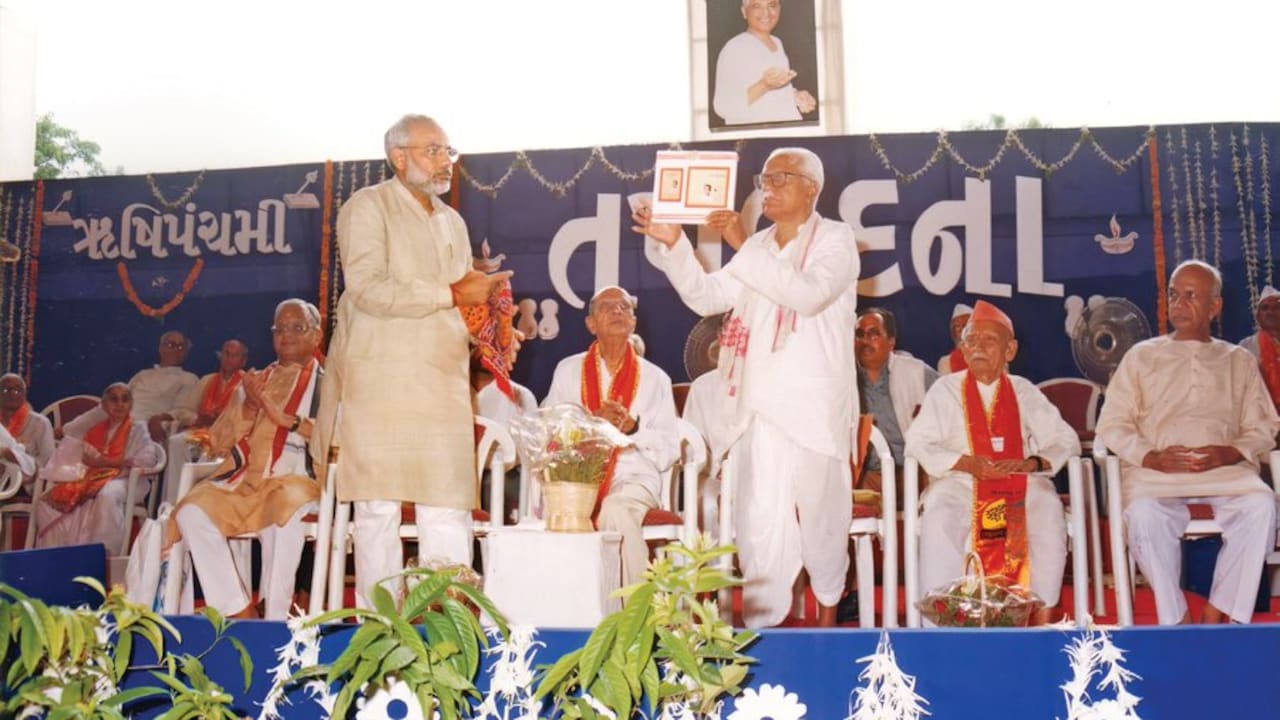 Narendra Modi guru Lakshmanrao Inamdar Narendra Modi guru Lakshmanrao Inamdar