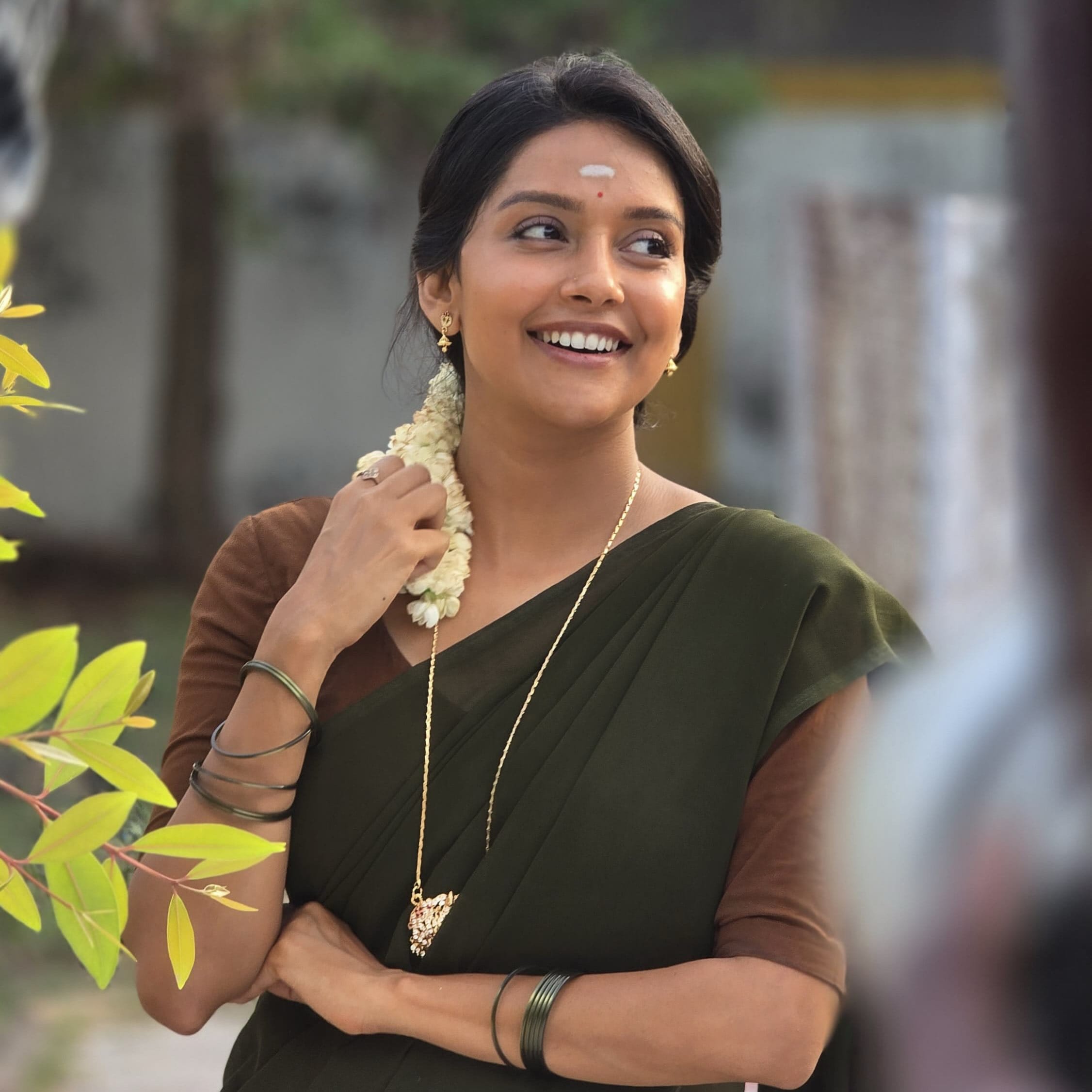 Mandaadi Director Recalls Mahima Nambiar's 20 Stitches Before A Song Shoot