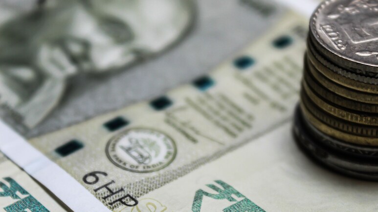Rs 50,000 Credit Card Bill: Pay It Now Or Convert It Into EMI?