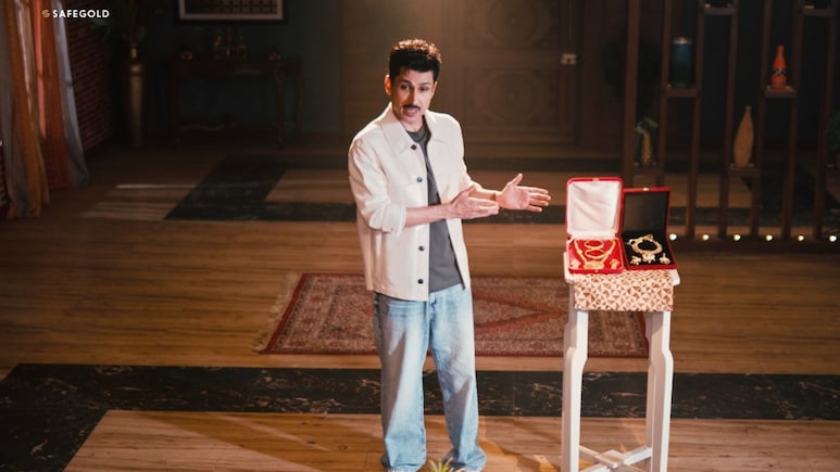 Safegold's Latest Ad Has Amol Parashar Pitching His Family's Old Gold In A Living-Room 'Shark Tank'