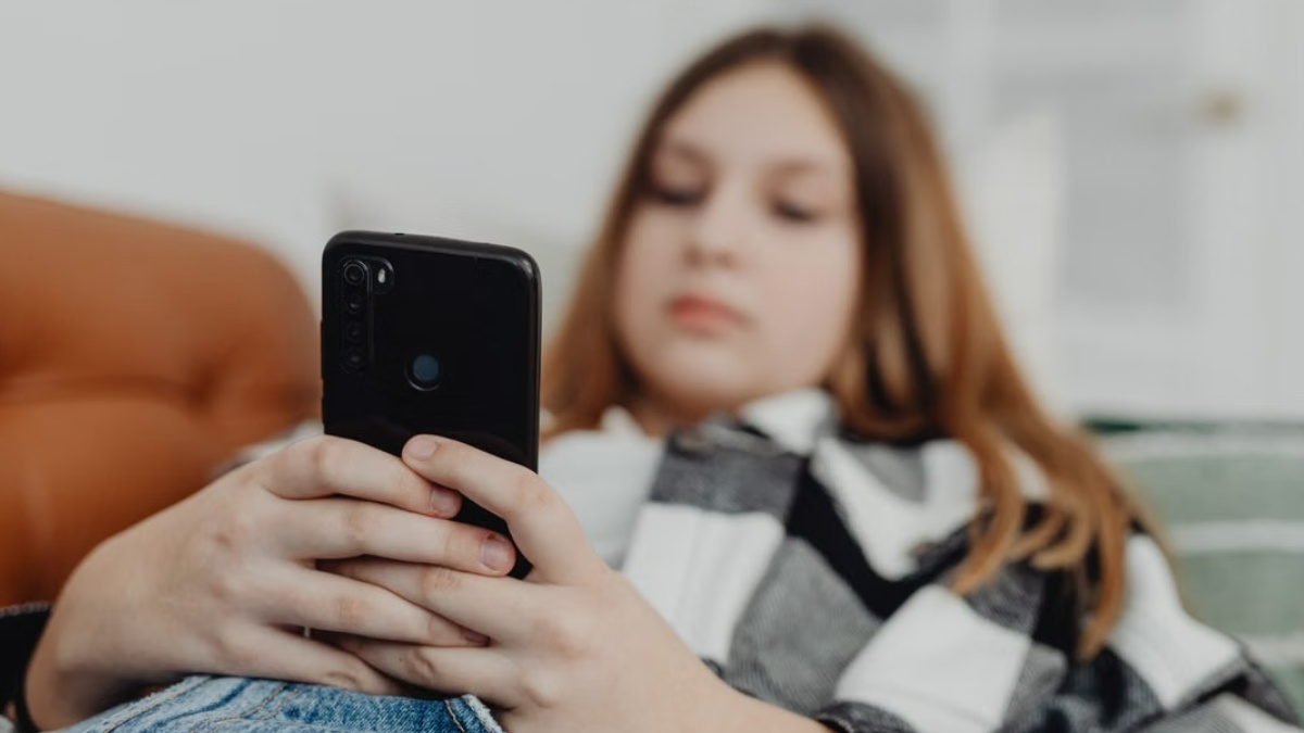 Social Media Ban: बच्चों के सोशल मीडिया यूज पर लगेगा बैन? सुप्रीम कोर्ट के सवाल के बाद सरकार का बड़ा कदम