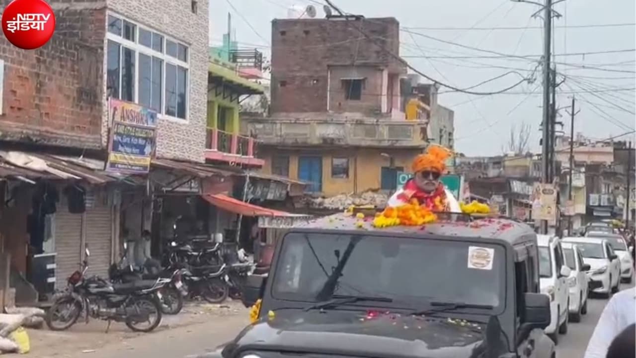 पटवारी का नेता वाला अंदाज: विदाई में थार में सवार हुए विजय शंकर दुबे, पीछे चला 200 गाड़ियों का काफिला  