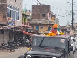 पटवारी का नेता वाला अंदाज: विदाई में थार में सवार हुए विजय शंकर दुबे, पीछे चला 200 गाड़ियों का काफिला &nbsp;