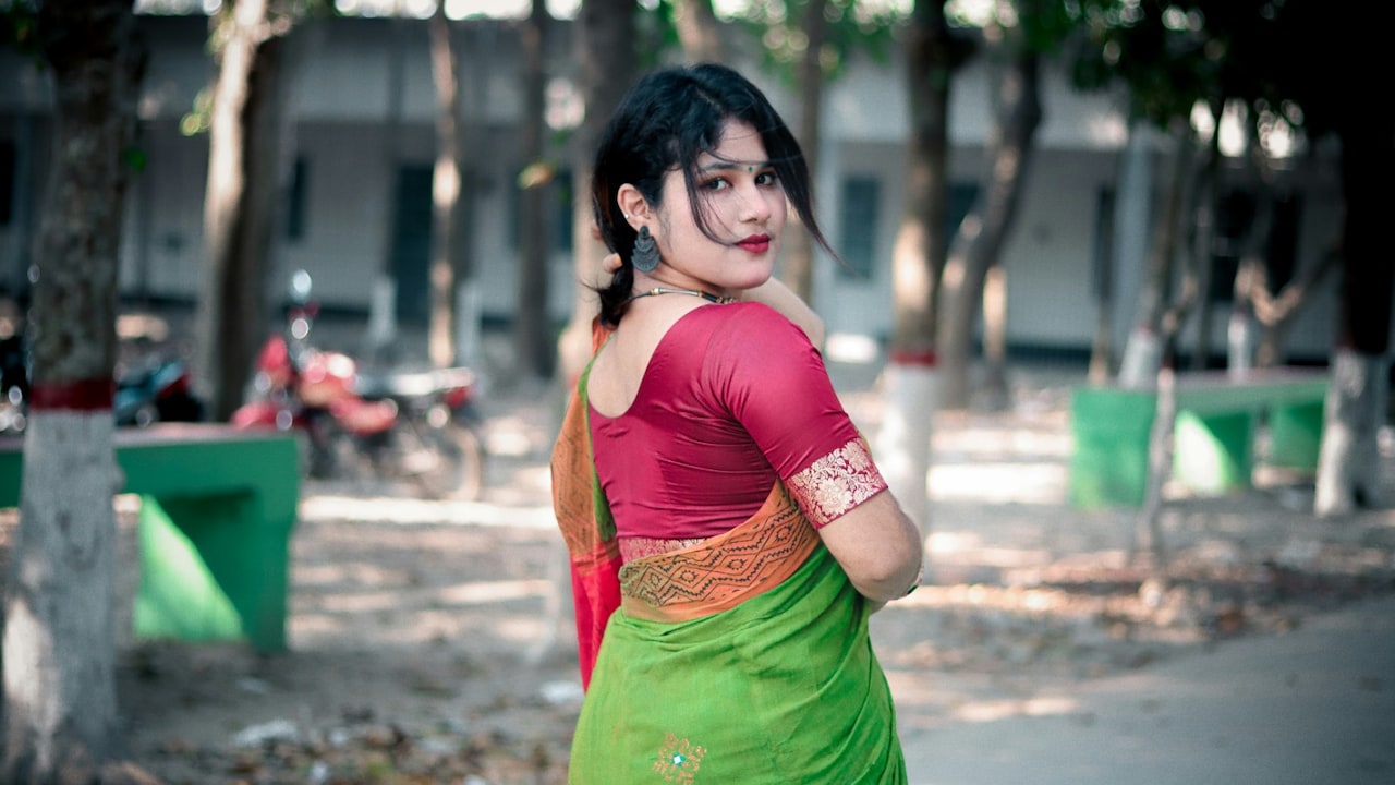 Blouse Armhole Gaping: 10 Fit Myths And What Actually Causes The Problem