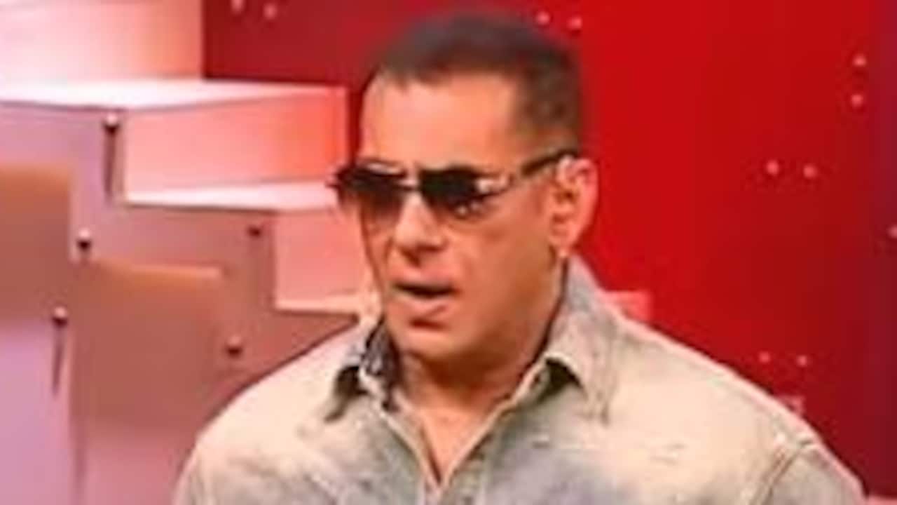 अपनी बात पर कायम रहे सलमान खान, Bigg Boss वीकएंड का वार पर फटे जूते पहने आए नजर