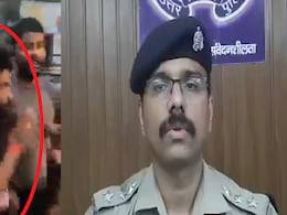 अलीगढ़ में करणी सेना नेता की सड़क पर पिटाई, माफी मांगते VIDEO वायरल; पुलिस ने दर्ज किया केस