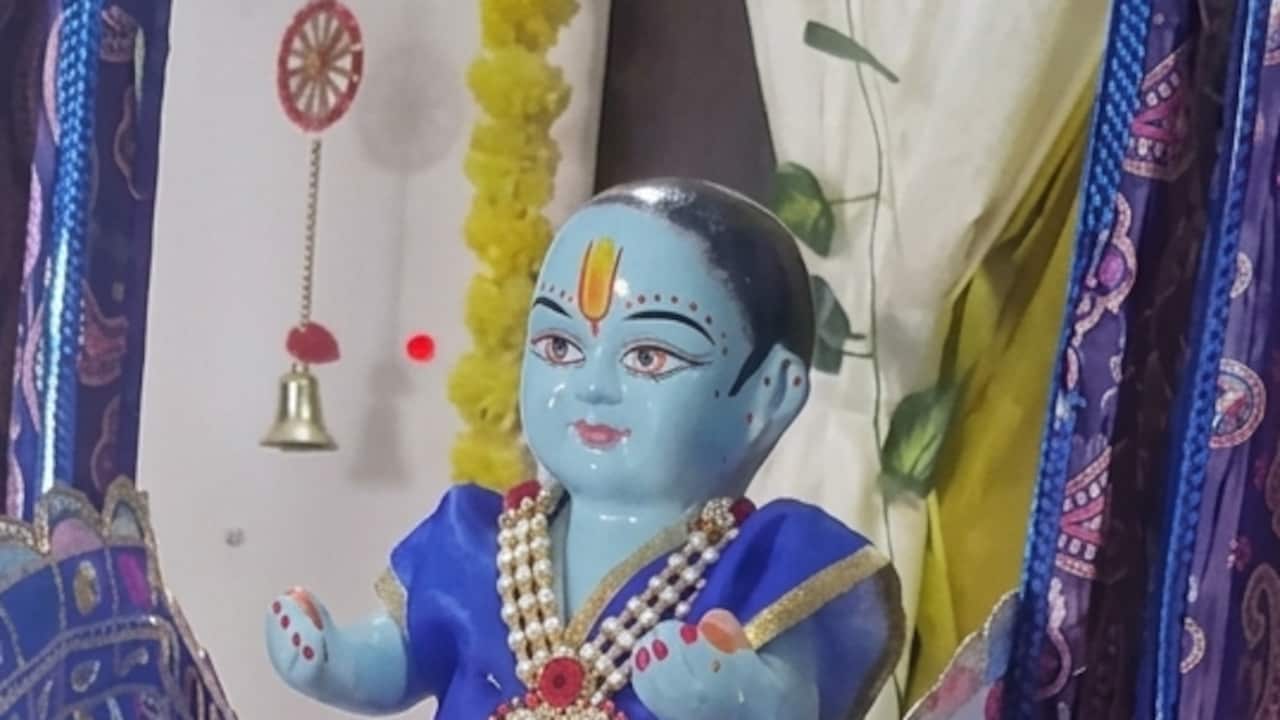 satna private school laddu gopal admission: आयुषी बोली- हमारा लल्ला बहुत नटखट है. satna private school laddu gopal admission: आयुषी बोली- हमारा लल्ला बहुत नटखट है.