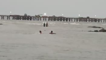 Caught On Camera: Jharkhand Youth Jumps Into Mumbai Sea In Suicide Attempt, Police Rescue Him
