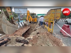 नोएडा एलिवेटेड रोड अचानक धंसा, 10 फीट गहरा गड्ढा हुआ, करीब 500 करोड़ की लागत से बनी थी सड़क