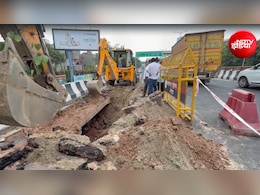 नोएडा एलिवेटेड रोड अचानक धंसा, 10 फीट गहरा गड्ढा हुआ, करीब 500 करोड़ की लागत से बनी थी सड़क
