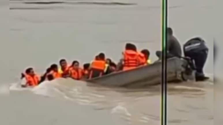 ग्वारीघाट में बड़ा हादसा! नर्मदा में डूबी होमगार्ड की पेट्रोलिंग बोट, बरगी के गेट खुलने के बाद बढ़ा था जलस्तर