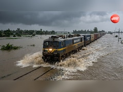 बिहार में बाढ़ ने रोकी ट्रेनों की रफ्तार; 10 रेल गाड़ियां हुई रद्द, चेक करें आपकी ट्रेन भी तो नहीं है लिस्ट में
