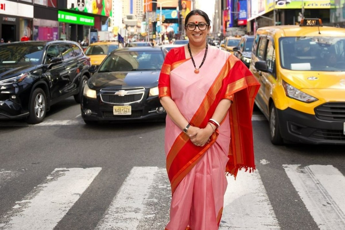 Smriti Irani Slams Toxic Social Media Culture; Urges Users To 'Be Kind'