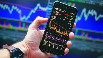SK Hynix ADRs Slump Over 4% On Reports Of Subsidiary's US Listing Plans