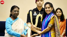 Success Story : उंगलियों से पहाड़ा, शरीर से हिंदी की मात्रा..पढ़ाने के अनोखे तरीके को मिला राष्ट्रपति सम्मान