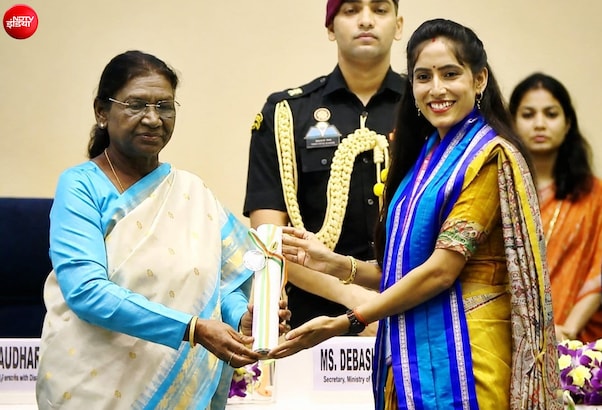 Success Story : उंगलियों से पहाड़ा, शरीर से हिंदी की मात्रा..पढ़ाने के अनोखे तरीके को मिला राष्ट्रपति सम्मान