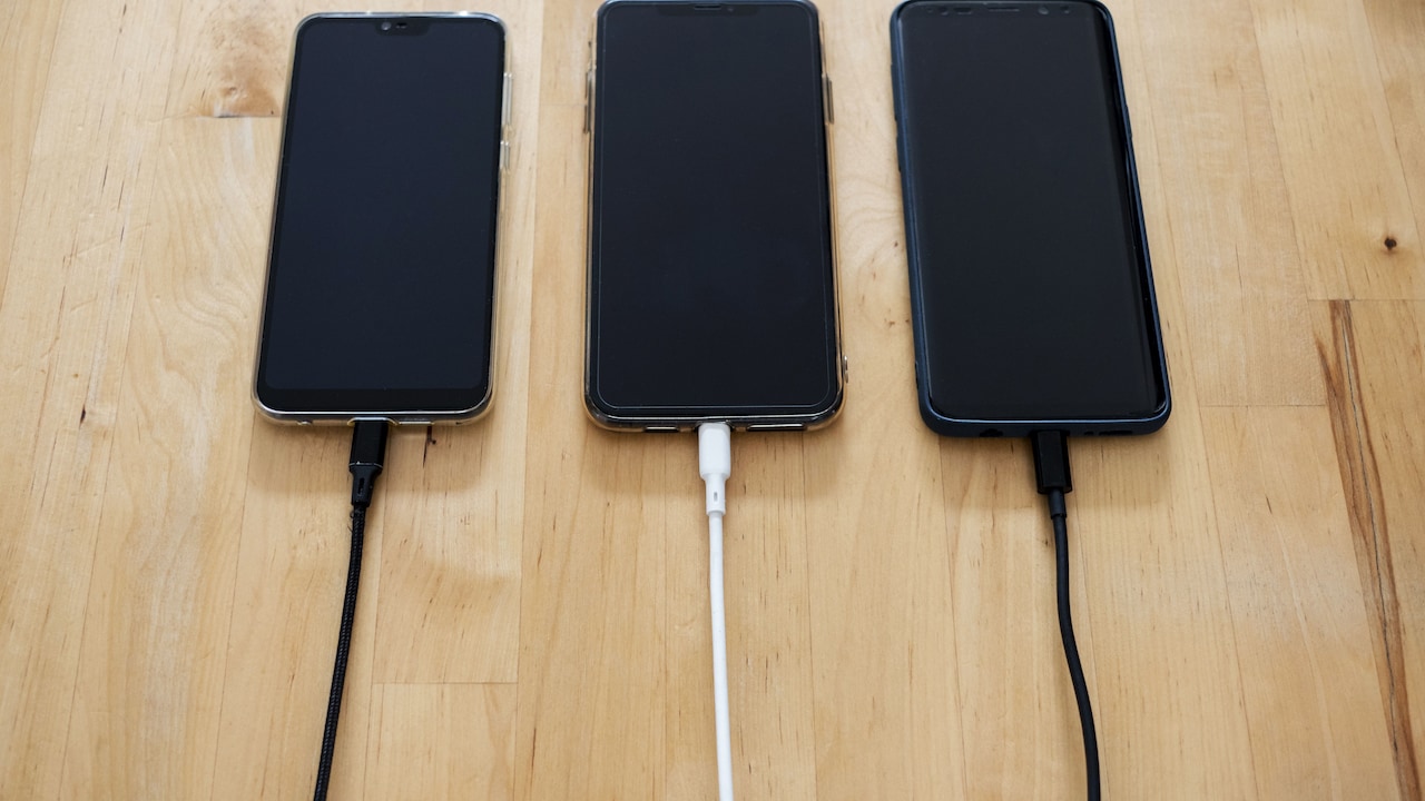 Tips to prevent a fast charger from overheating your device Tips to prevent a fast charger from overheating your device
