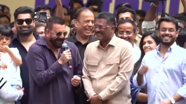 मंत्री प्रताप सरनाईकांसमोरच संजय दत्तने उडवली 'मराठी'ची खिल्ली, दहीहंडी उत्सवात सांगितला जेलमधील 'तो' किस्सा
