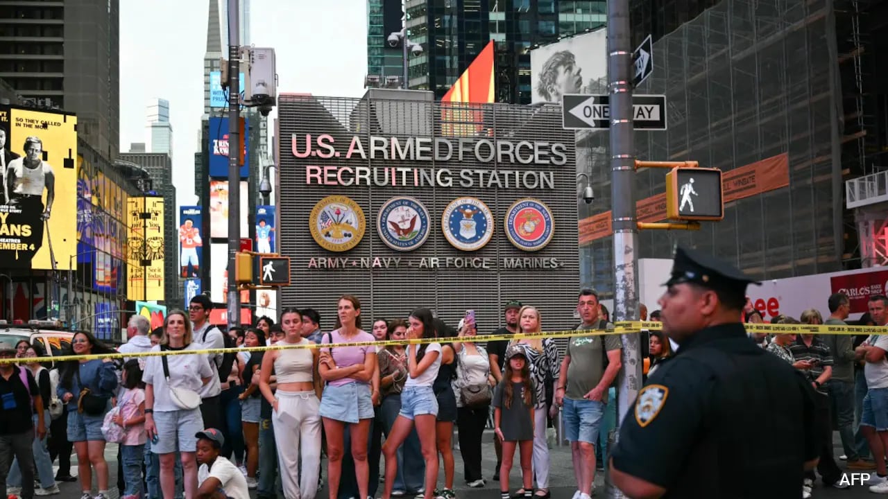 Woman Shot By Police After Stabbing Two At New York's Times Square: Report