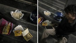 Zomato से नहीं आया खाना, तो ग्राहक ने डिलीवरी पार्टनर को ढूंढ निकाला; सड़क किनारे मजे से खाते मिले 2 लोग
