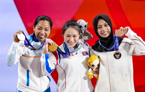 Mirabai Chanu wins silver as India adds medals on Asian Games Day 4