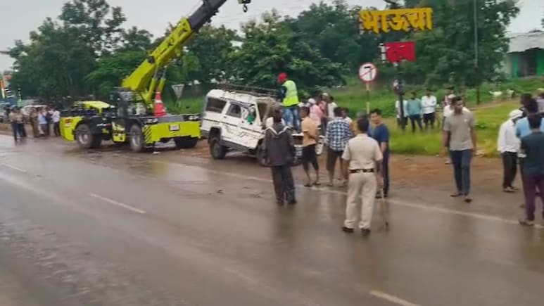 9, Including 3 Children, Killed In Truck-Pickup Van Collision In Maharashtra