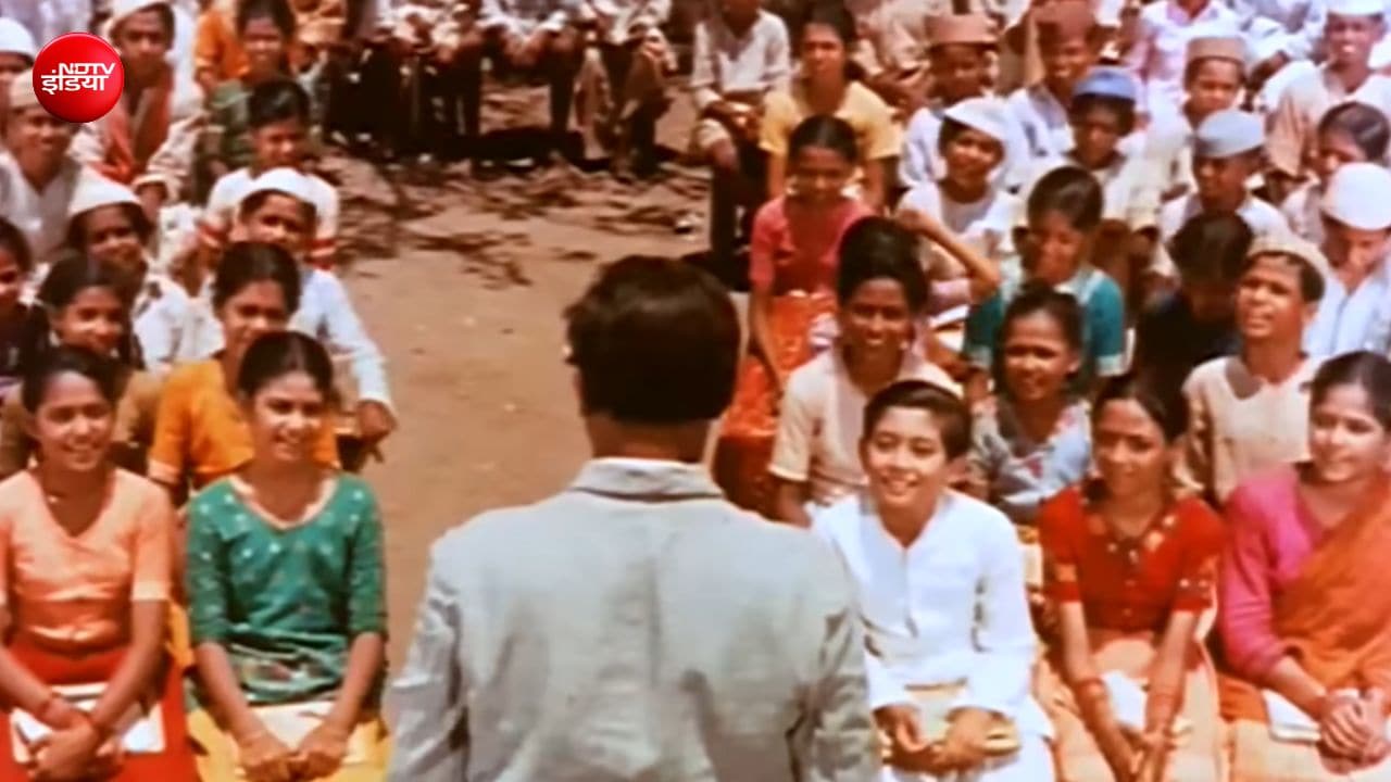 हिंदी सिनेमा का वो गाना जो 65 साल से देता आ रहा लोगों को सीख, माना जाता है देश की धरोहर, हर चुनावी मंच और स्कूल कार्यक्रम में देता है सुनाई