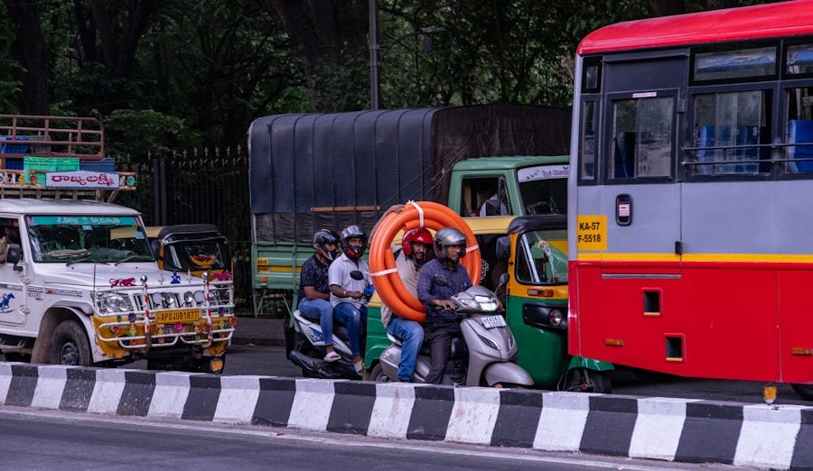 Heavy Rain Causes Waterlogging and Traffic Disruptions in Bengaluru
