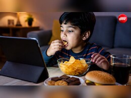 स्क्रीन देखते हुए बच्चे ज्यादा क्यों खाने लगते हैं? पीडियाट्रिक से जानें स्क्रीन और स्नैकिंग का कनेक्शन