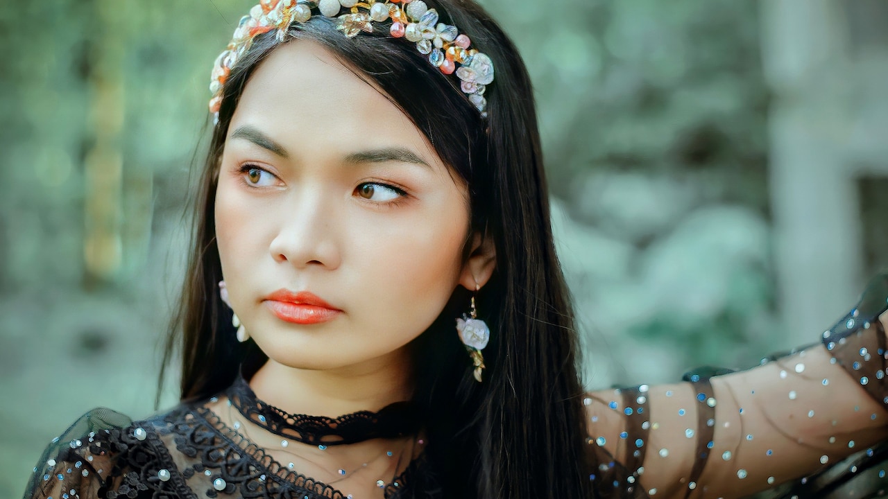 Add sparkle to your festive hairstyles Add sparkle to your festive hairstyles