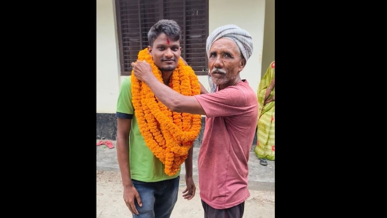 Uttar Pradesh Auto Driver's Son Scores 627 In NEET, Secures KGMU MBBS Seat