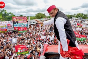 रंग भगवा, गढ़ कांग्रेस का लेकिन मैदान लाल टोपी से फुल, रायबरेली से अखिलेश ने भरी यूपी चुनाव की हुंकार