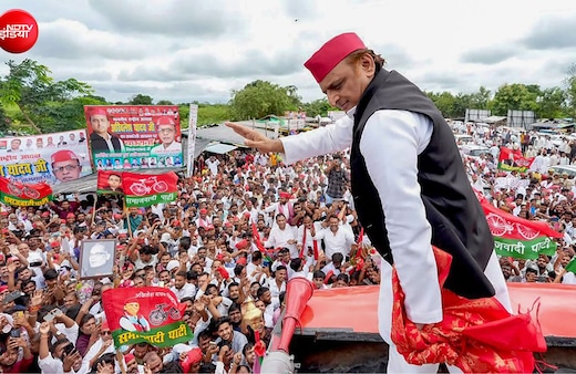 LIVE: अखिलेश यादव ने रायबरेली ने की चुनावी यात्रा की शुरुआत, रथ पर लिखा PDA का मतलब