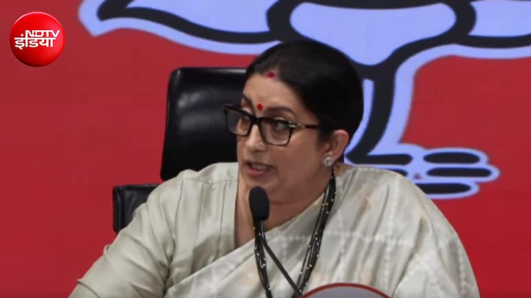 कांग्रेस चाहती है मरे हुए लोगों को वोटर लिस्ट में जोड़ा जाए, EC के बचाव में बोलीं, स्मृति इरानी