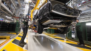 Jaguar Land Rover To Cut 4,000 Jobs As Sales Slide: Report
