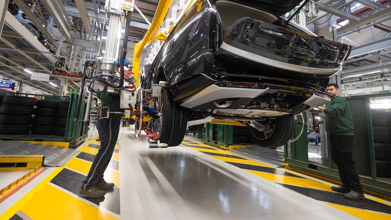 Jaguar Land Rover To Cut 4,000 Jobs As Sales Slide: Report
