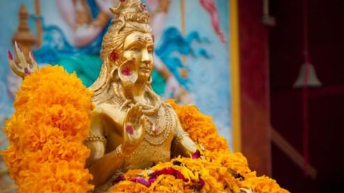 मासिक शिवरात्रि पर आज करें शिव चालीसा का पाठ, भोलेनाथ होंगे प्रसन्न, मिल सकता है शुभ फल